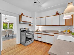 5618 12th Avenue NE, Seattle WA 98105