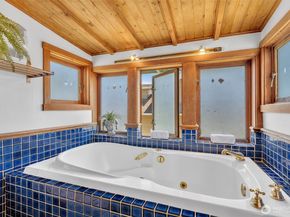 5618 12th Avenue NE, Seattle WA 98105