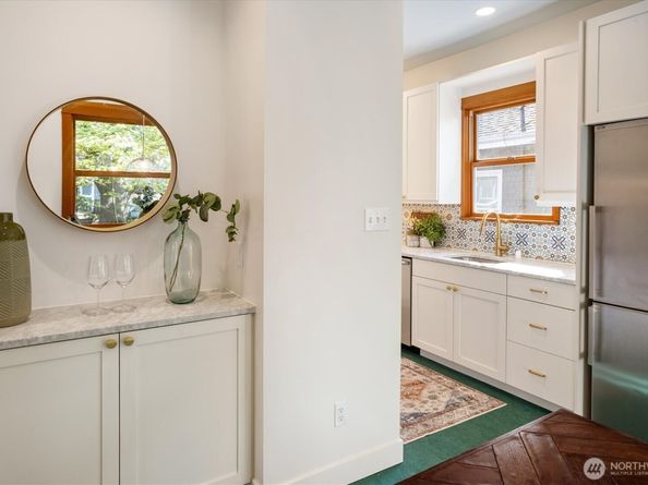 848 NE 57th Street, Seattle WA 98105
