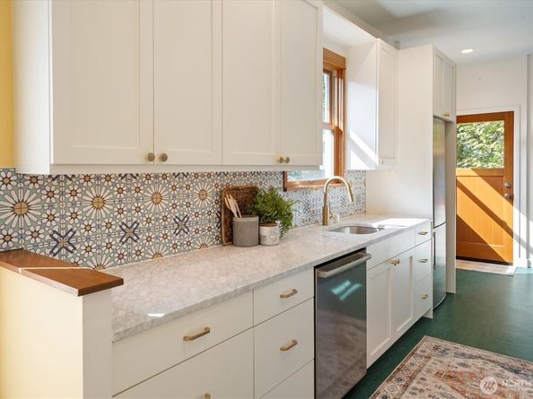 848 NE 57th Street, Seattle WA 98105