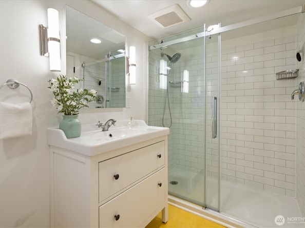 848 NE 57th Street, Seattle WA 98105