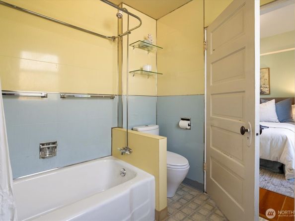 848 NE 57th Street, Seattle WA 98105