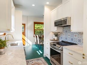 848 NE 57th Street, Seattle WA 98105