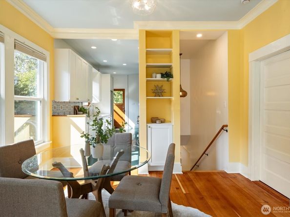 848 NE 57th Street, Seattle WA 98105