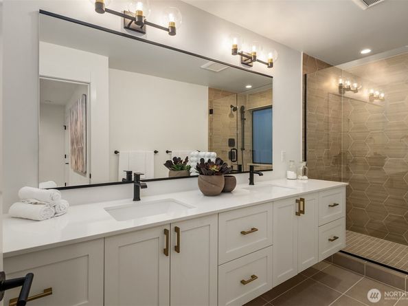 2214 Broadway E A, Seattle WA 98102