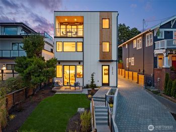 2214 Broadway E