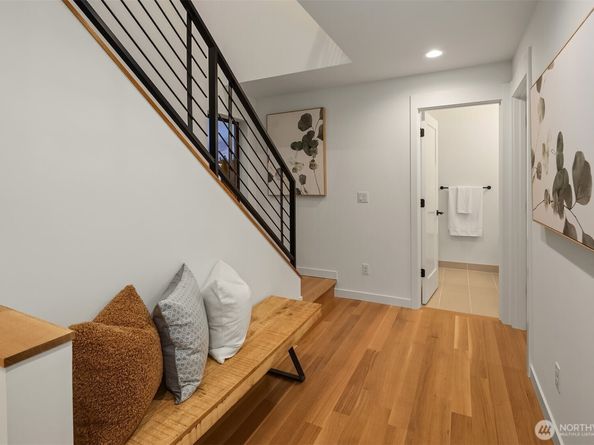 2214 Broadway E A, Seattle WA 98102