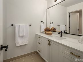 2214 Broadway E A, Seattle WA 98102