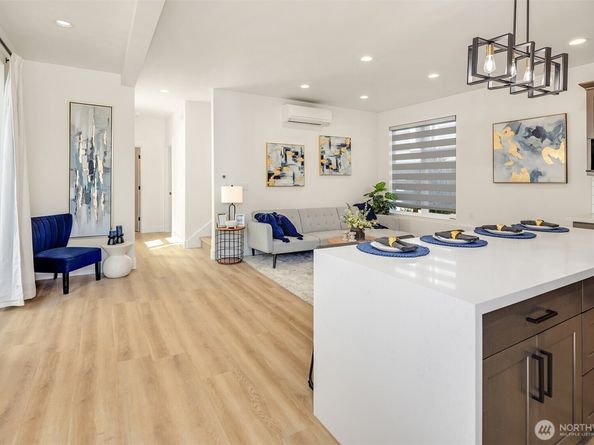 6905 46th Avenue S, Seattle WA 98118