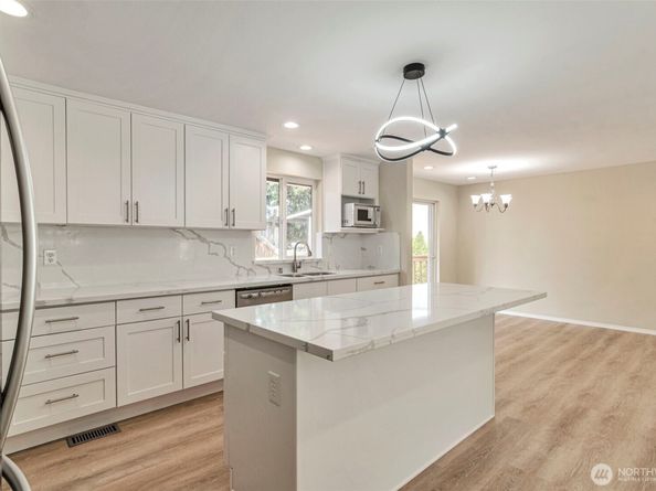 21505 124th Avenue SE, Kent WA 98031