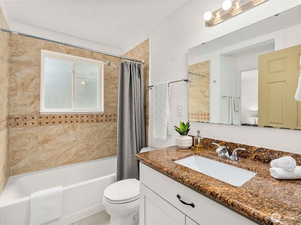 32814 28th Avenue SW, Federal Way WA 98023