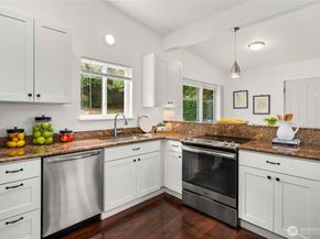 32814 28th Avenue SW, Federal Way WA 98023