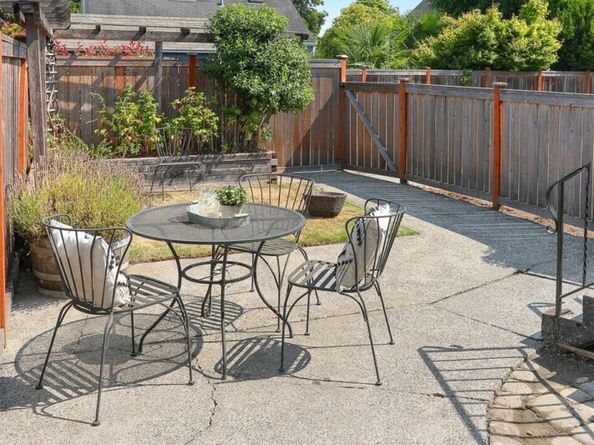 8056 28th Avenue NW, Seattle WA 98117