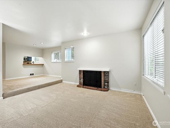 915 N 163rd Street C17, Shoreline WA 98133