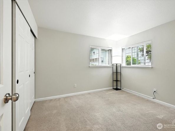 915 N 163rd Street C17, Shoreline WA 98133