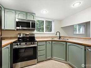 915 N 163rd Street C17, Shoreline WA 98133