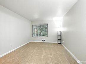 915 N 163rd Street C17, Shoreline WA 98133