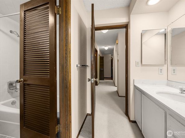 100 Ward Street 104, Seattle WA 98109