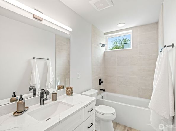 12225 Roseberg Avenue S 7, Seattle WA 98168