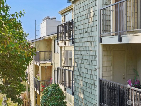 2020 Grant Avenue S C202, Renton WA 98055