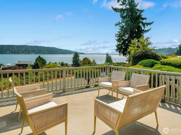 16535 41st Avenue NE, Lake Forest Park WA 98155