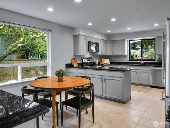 16535 41st Avenue NE, Lake Forest Park WA 98155