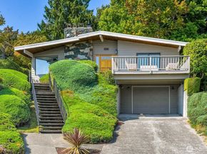 16535 41st Avenue NE, Lake Forest Park WA 98155