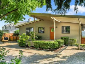 16535 41st Avenue NE, Lake Forest Park WA 98155