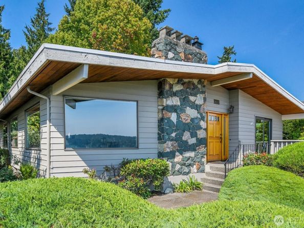 16535 41st Avenue NE, Lake Forest Park WA 98155