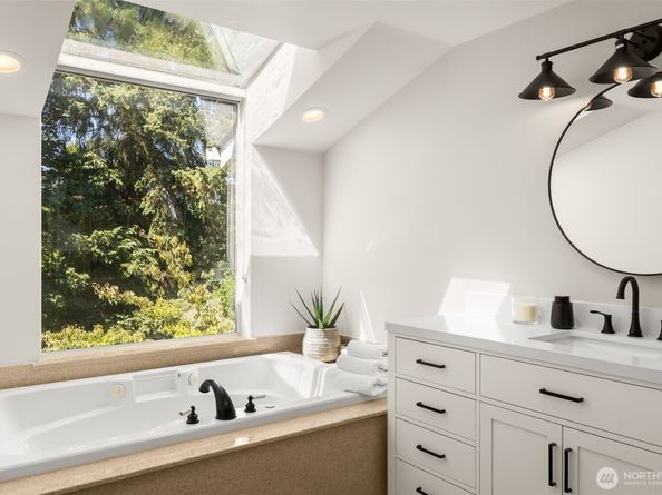 11216 E Riverside Drive, Bothell WA 98011