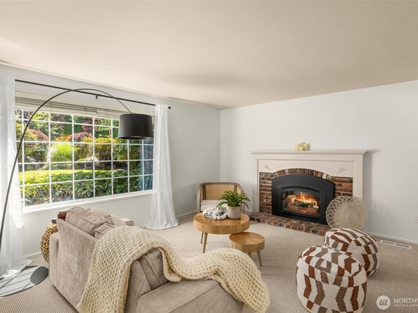11216 E Riverside Drive, Bothell WA 98011