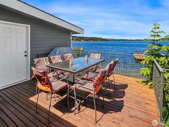 17714 SE 40th Place, Bellevue WA 98008