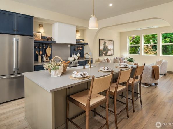 5037 25th Avenue SW, Seattle WA 98106