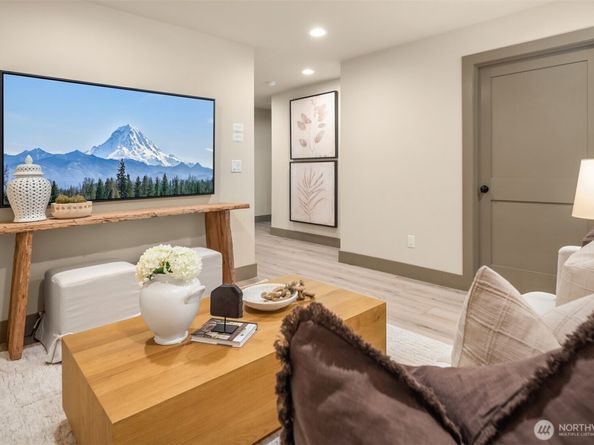 5037 25th Avenue SW, Seattle WA 98106