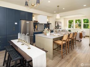 5037 25th Avenue SW, Seattle WA 98106