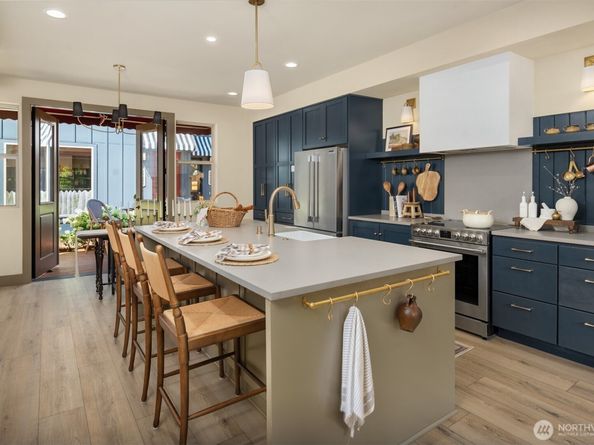 5037 25th Avenue SW, Seattle WA 98106