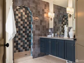 5037 25th Avenue SW, Seattle WA 98106