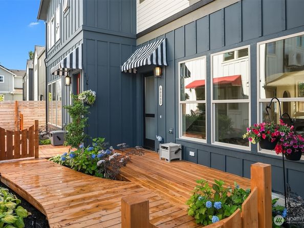 5037 25th Avenue SW, Seattle WA 98106