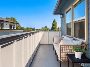 5037 25th Avenue SW, Seattle WA 98106