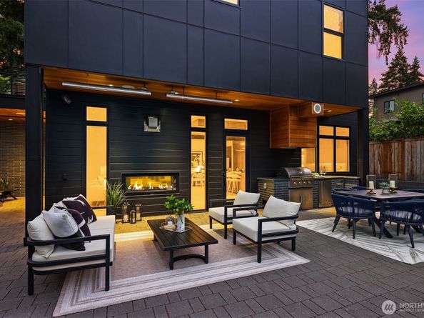 3138 108th Avenue SE, Bellevue WA 98004