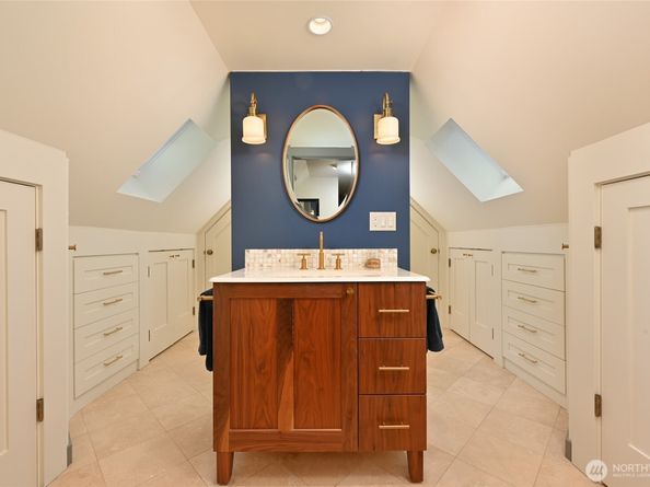 1937 6th Avenue W, Seattle WA 98119