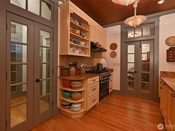 1937 6th Avenue W, Seattle WA 98119