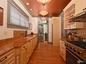 1937 6th Avenue W, Seattle WA 98119