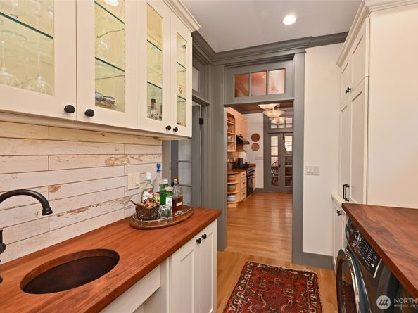 1937 6th Avenue W, Seattle WA 98119