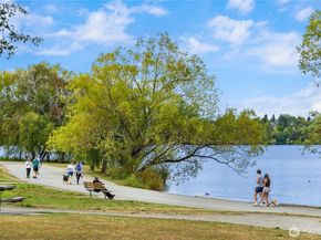 7439 Latona Avenue NE, Seattle WA 98115