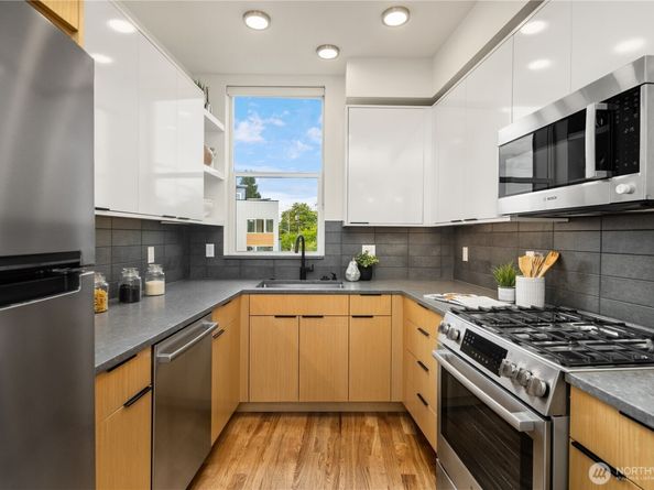 7439 Latona Avenue NE, Seattle WA 98115