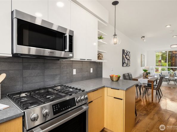 7439 Latona Avenue NE, Seattle WA 98115