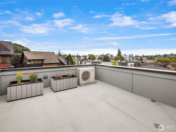 7439 Latona Avenue NE, Seattle WA 98115