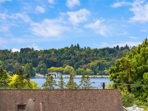 7439 Latona Avenue NE, Seattle WA 98115