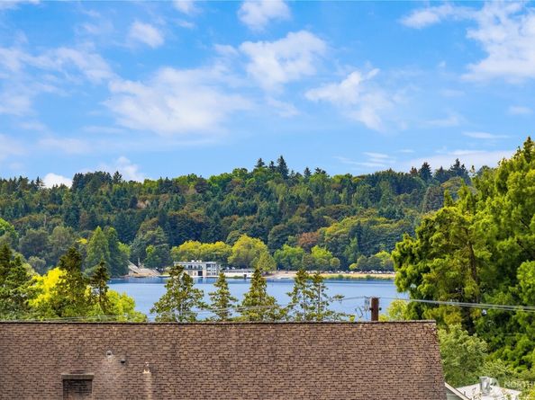 7439 Latona Avenue NE, Seattle WA 98115